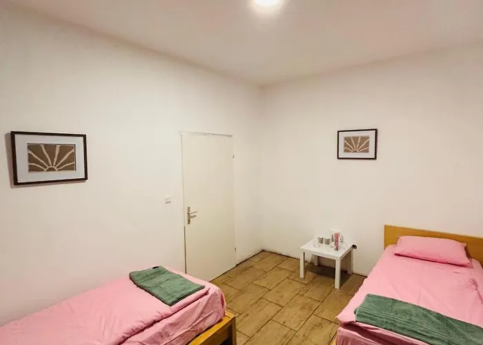 Penzingrooms Πανσιόν